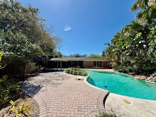$3,000 | 3103 Cocos Road, Tampa, FL 33618