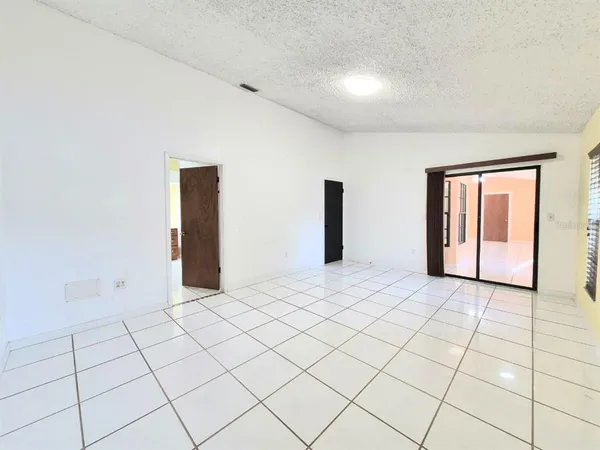 $3,000 | 3103 Cocos Road, Tampa, FL 33618