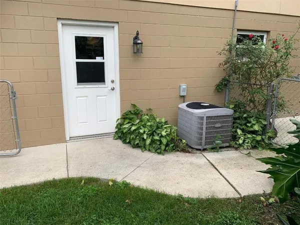 $1,275 | 270 East Lake Avenue, Longwood, FL 32750