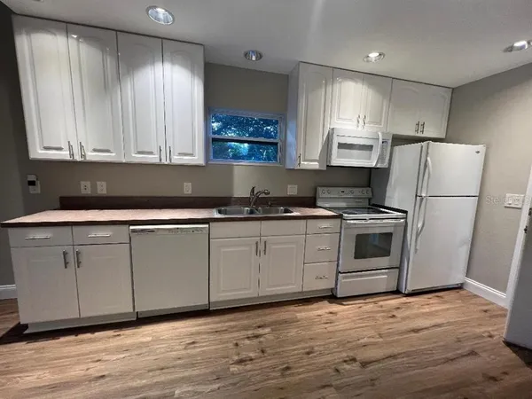 $1,275 | 270 East Lake Avenue, Longwood, FL 32750
