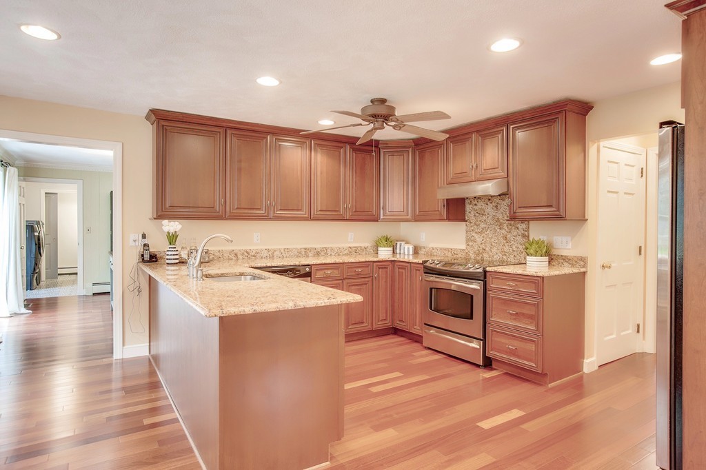 100 Red Gate Lane Reading, MA 01867 - Photo 5 of 29 Gallery Image 5