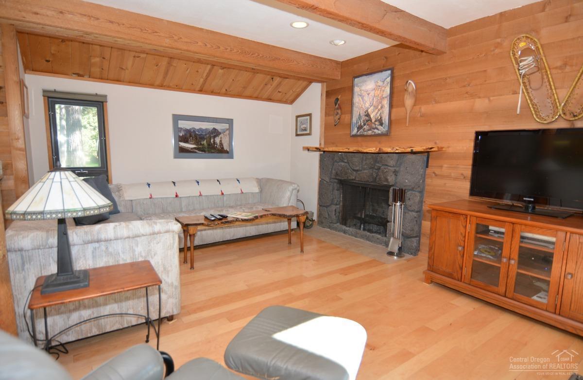 57515 Ranch Cabin Road, Unit B15 Sunriver, OR 97707 - Photo 8 of 21 Warm wood paneling, beams, maple floors