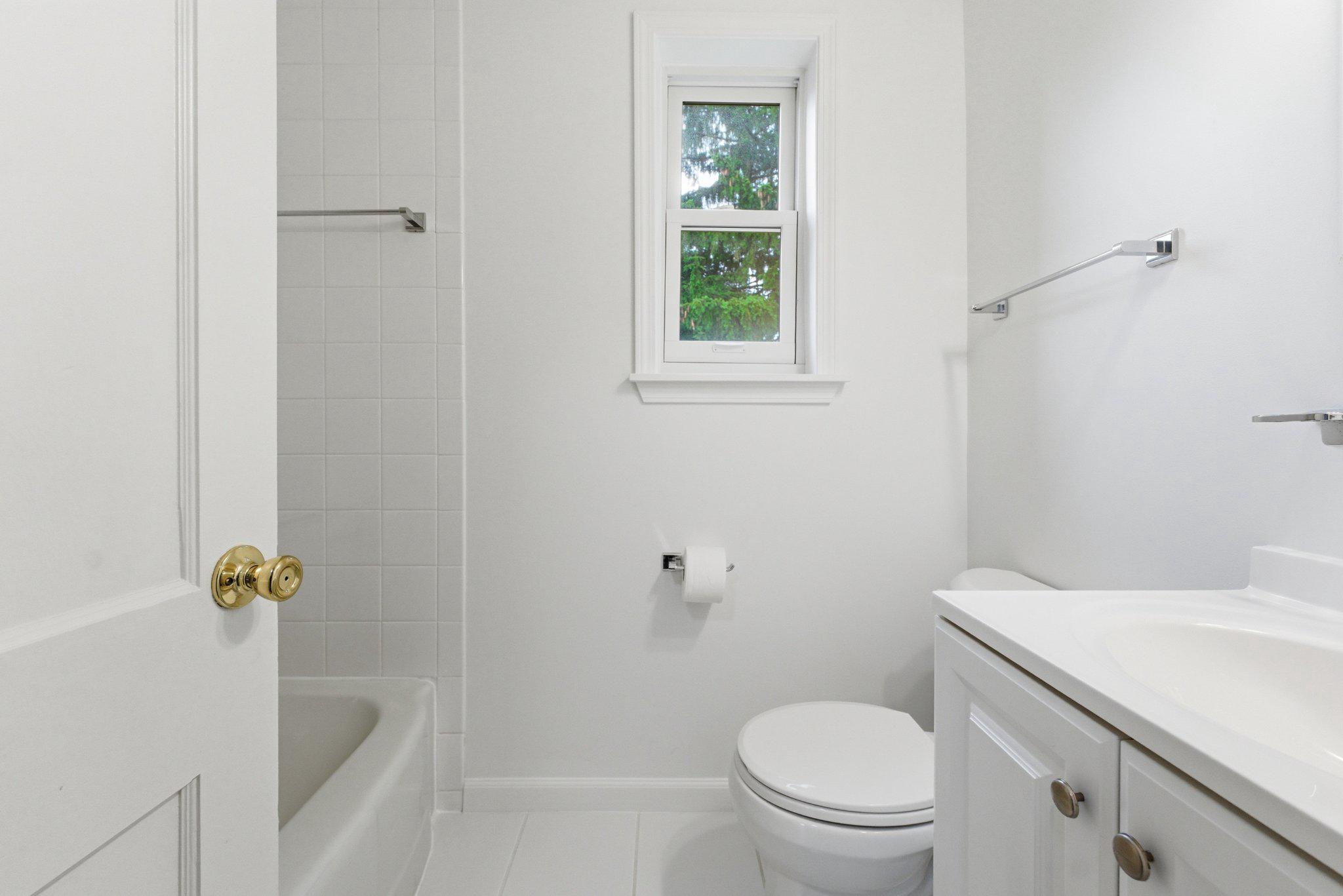 10143 Dallas Avenue Silver Spring, MD 20901 - Photo 26 of 49 Main-Level Full Bath