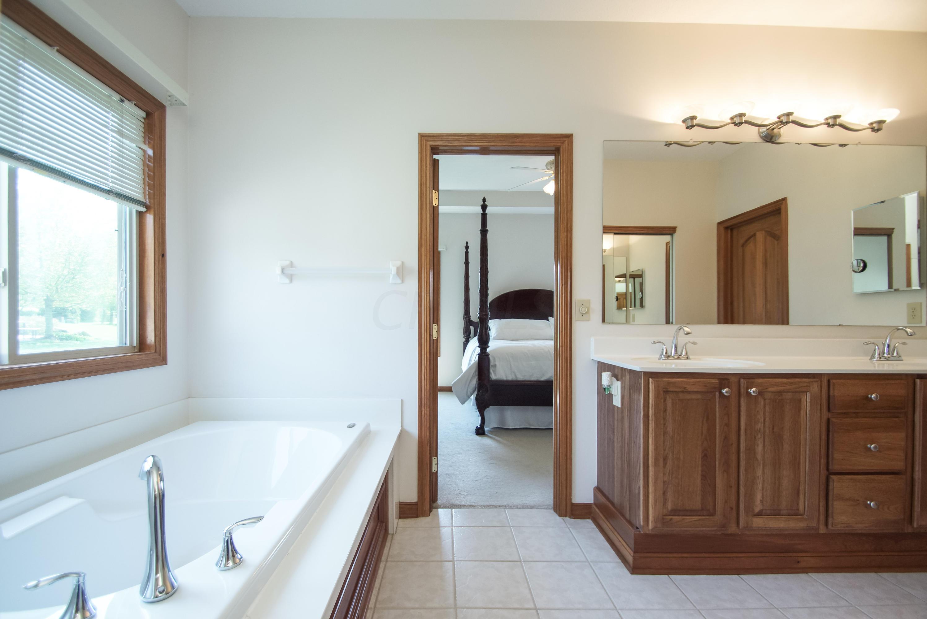 355 Beecher Road Columbus, OH 43230 - Photo 18 of 38 Gallery Image 18