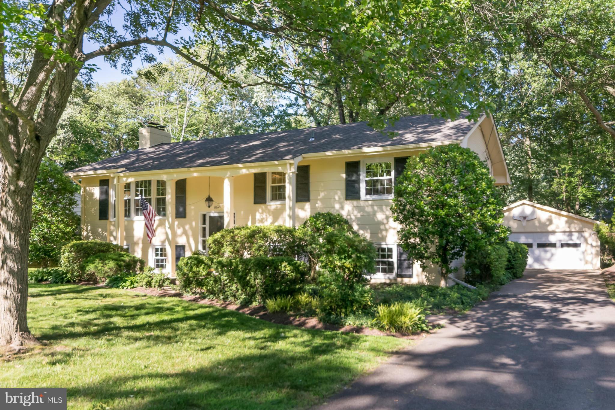 Absolutely gorgeous curb appeal
