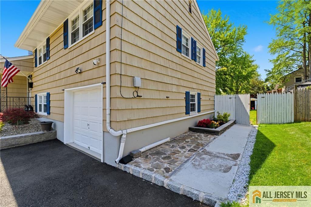 205 New Dover Road Colonia, NJ 07067 - Photo 7 of 54