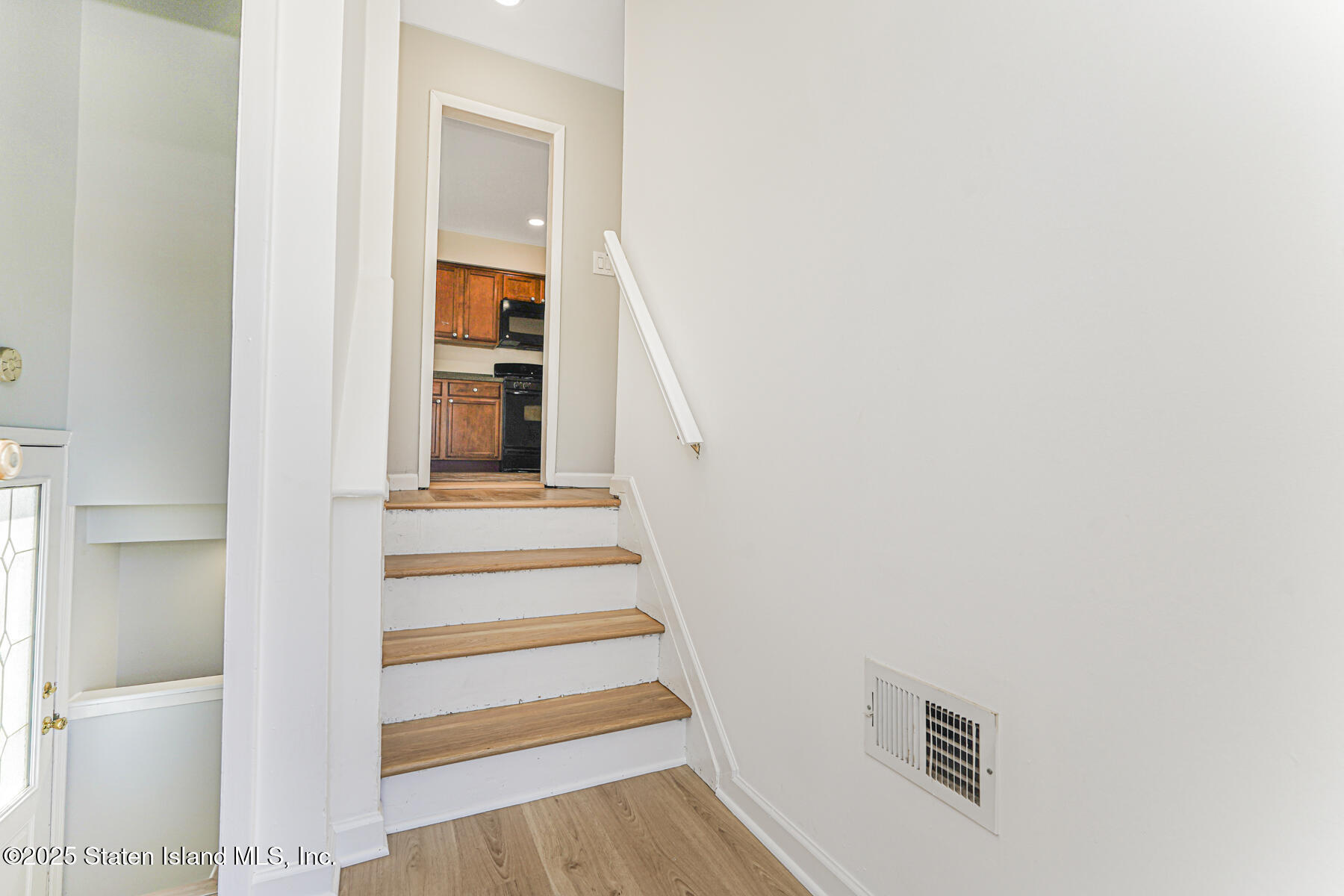 622 Barlow Avenue Staten Island, NY 10312 - Photo 3 of 27 a view of a hallway with wooden floor and entryway