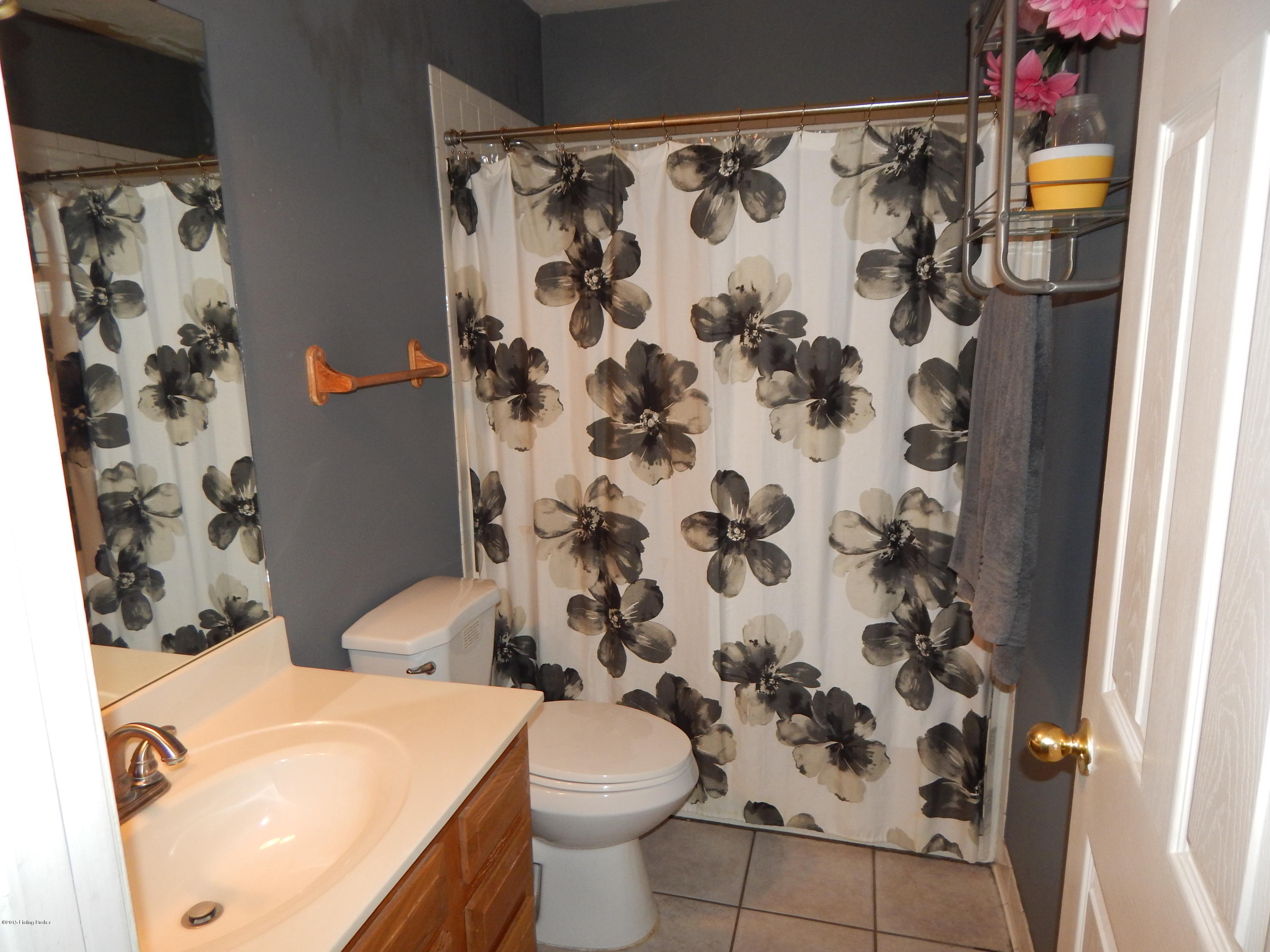 10413 Deering Road Louisville, KY 40272 - Photo 25 of 47 Full bath