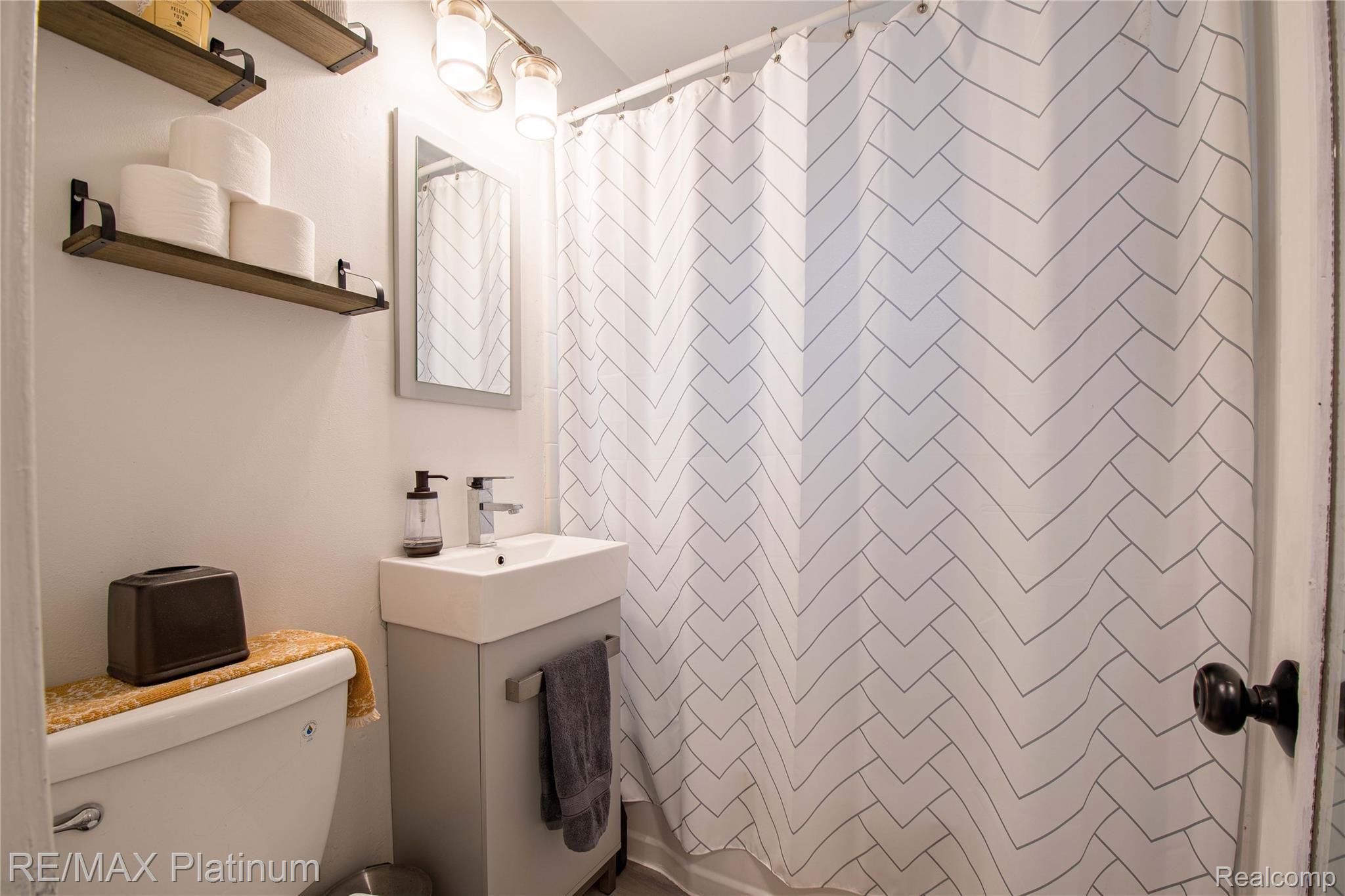 612 North Road Fenton, MI 48430 - Photo 20 of 27 612 North Rd HDR MLS17.jpg