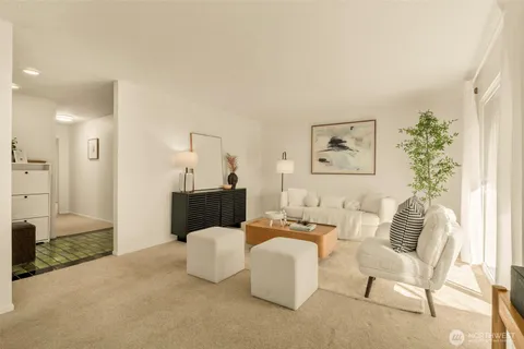 $284,999 | 1425 South Puget Drive, Unit I5, Renton, WA 98055