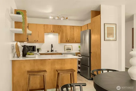 $284,999 | 1425 South Puget Drive, Unit I5, Renton, WA 98055