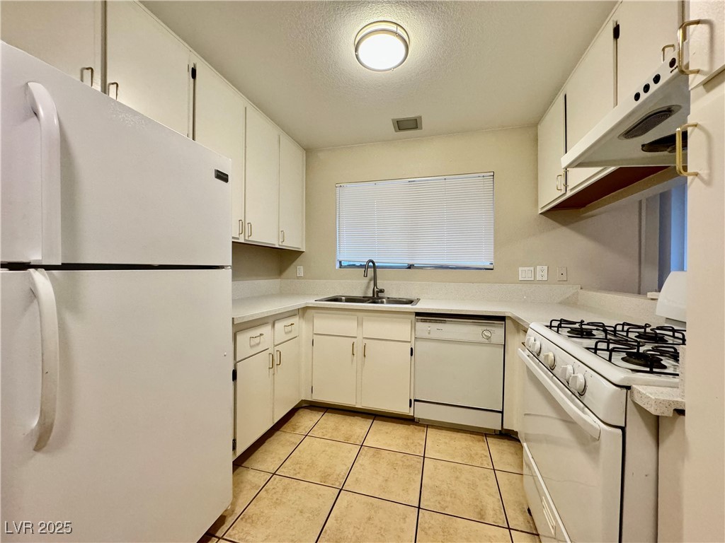 7289 Topeka Drive Las Vegas, NV 89147 - Photo 9 of 15