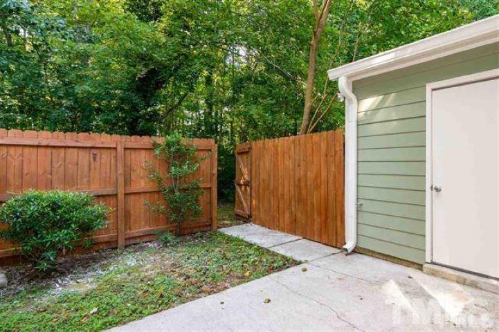 3148 Morningside Drive Raleigh, NC 27607 - Photo 20 of 24 a backyard of a house