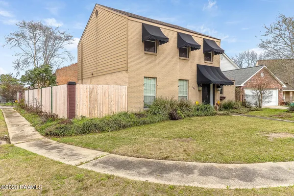 $1,800 | 101 Chateau Place, Lafayette, LA 70503