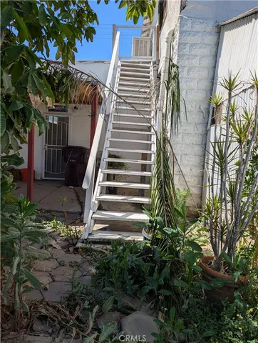 a view of a yard in front of a house with a small yard
