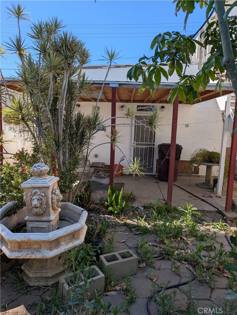 1071 Center Street Riverside, CA 92507 - Photo 23 of 24 a view of a house with a fountain