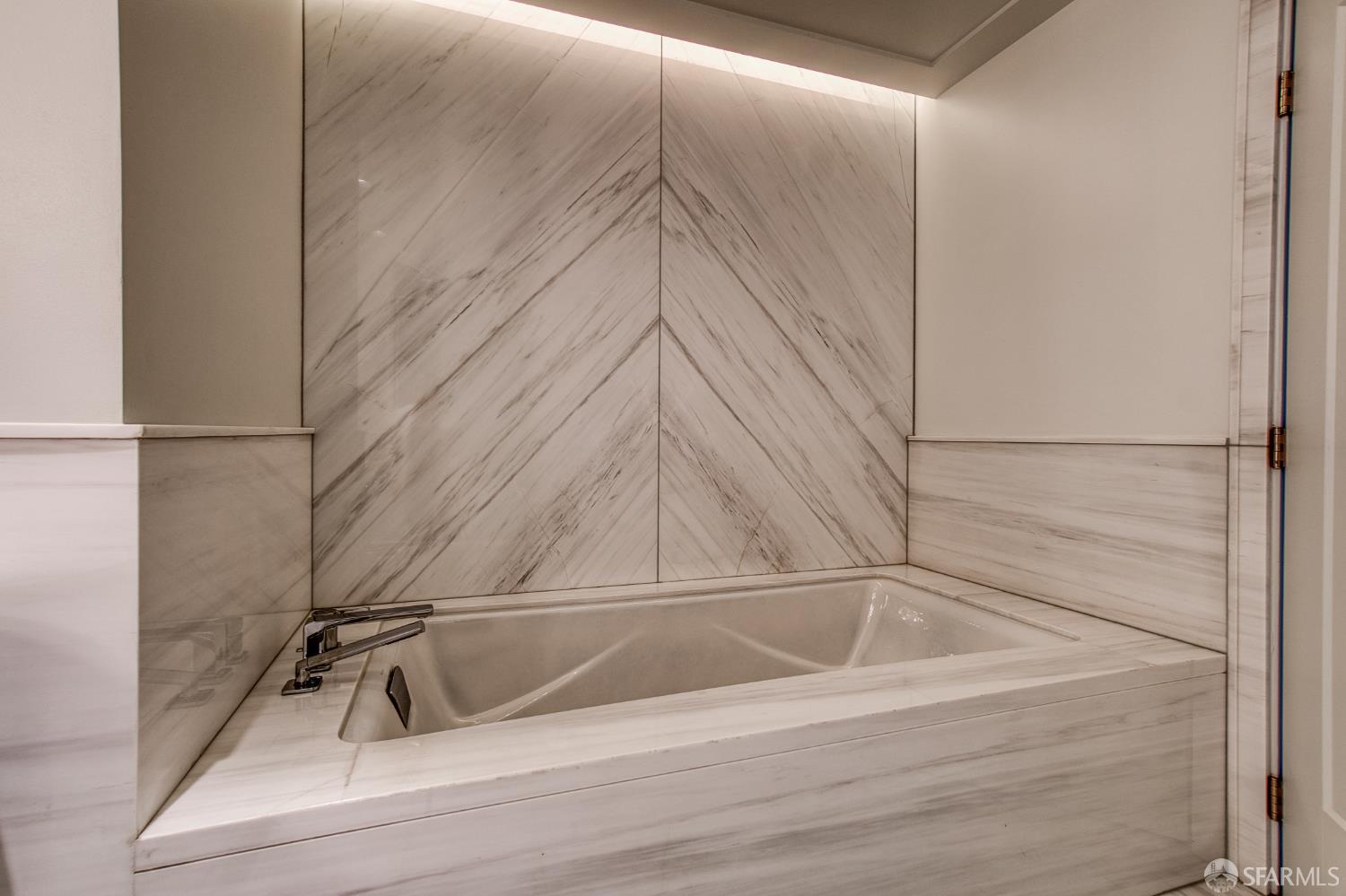 875 California Street, Unit 403 San Francisco, CA 94108 - Photo 45 of 56 a bathroom with a bathtub