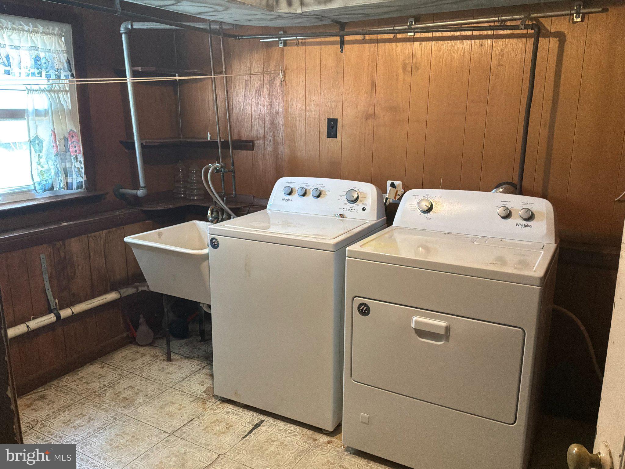 812 Colby Avenue Delran, NJ 08075 - Photo 13 of 17 Bright and functional laundry space.