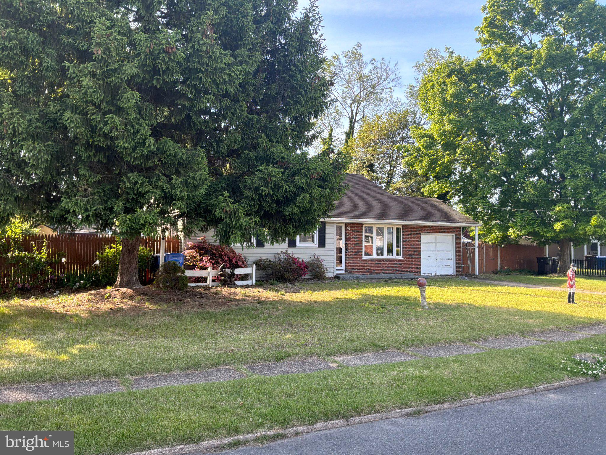 812 Colby Avenue Delran, NJ 08075 - Photo 3 of 17 Charming home with lush greenery.
