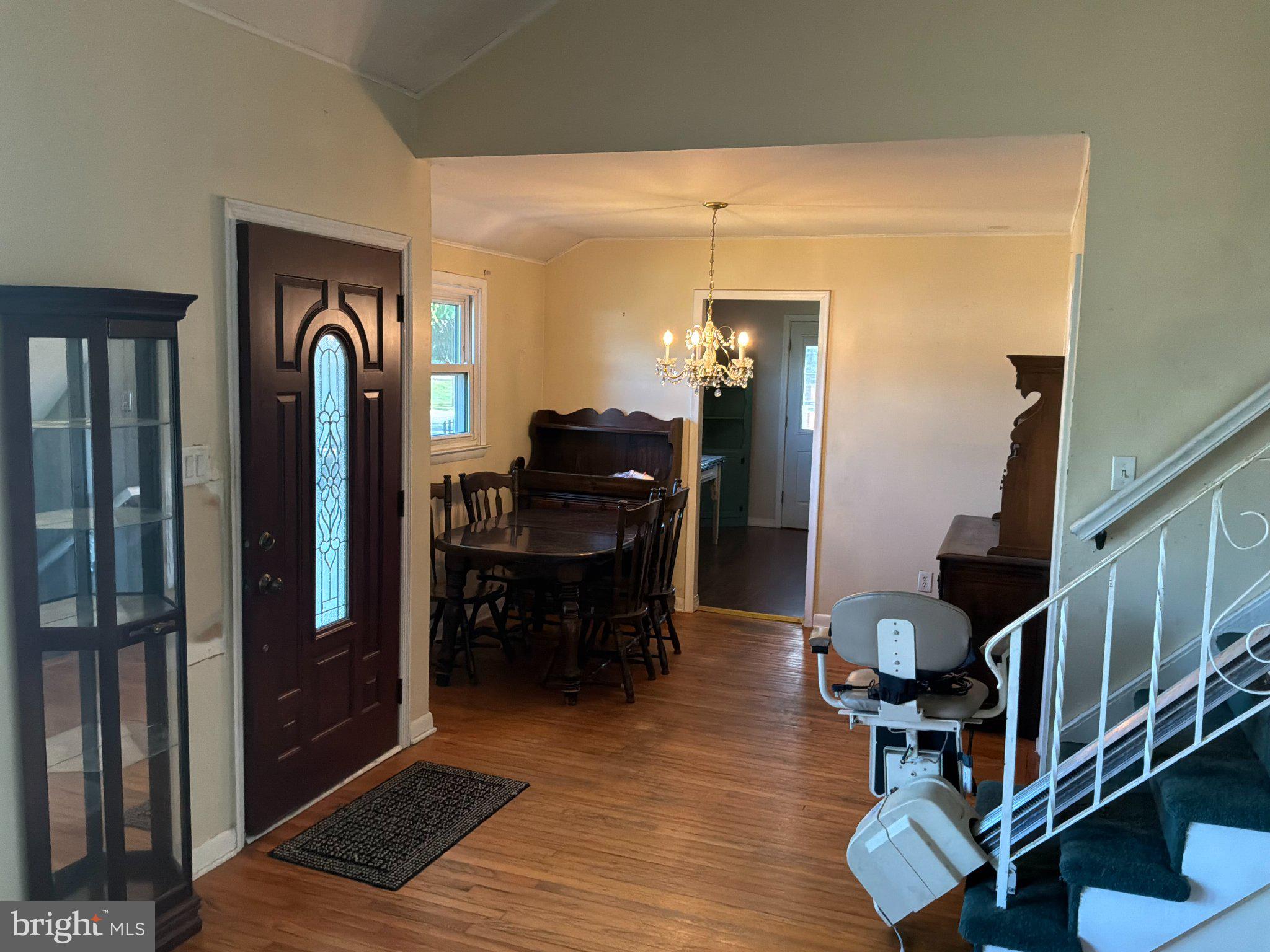 812 Colby Avenue Delran, NJ 08075 - Photo 5 of 17 Inviting entryway with warm tones.