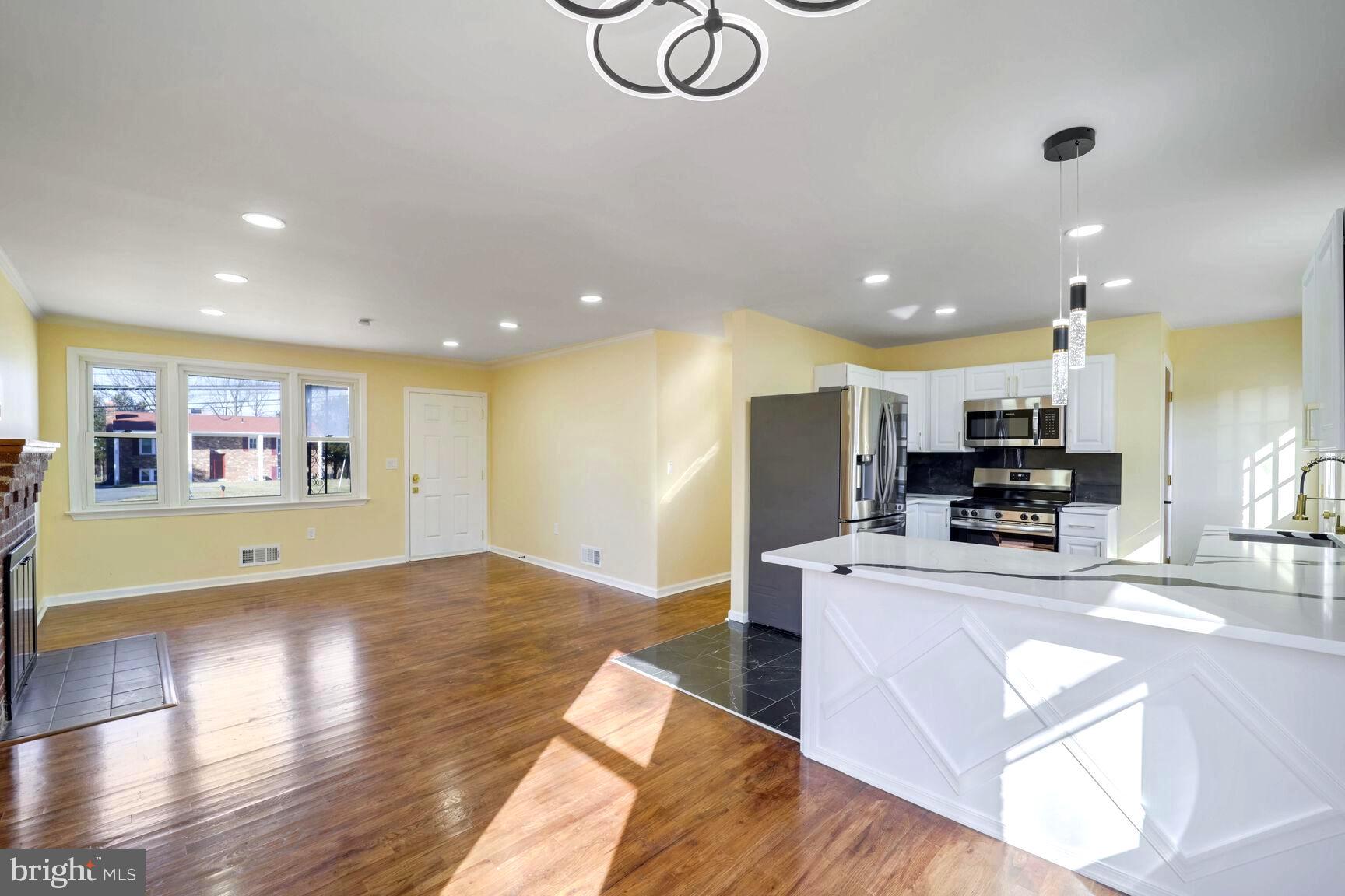7312 Allentown Road Fort Washington, MD 20744 - Photo 3 of 22 Gorgeous Natural Light