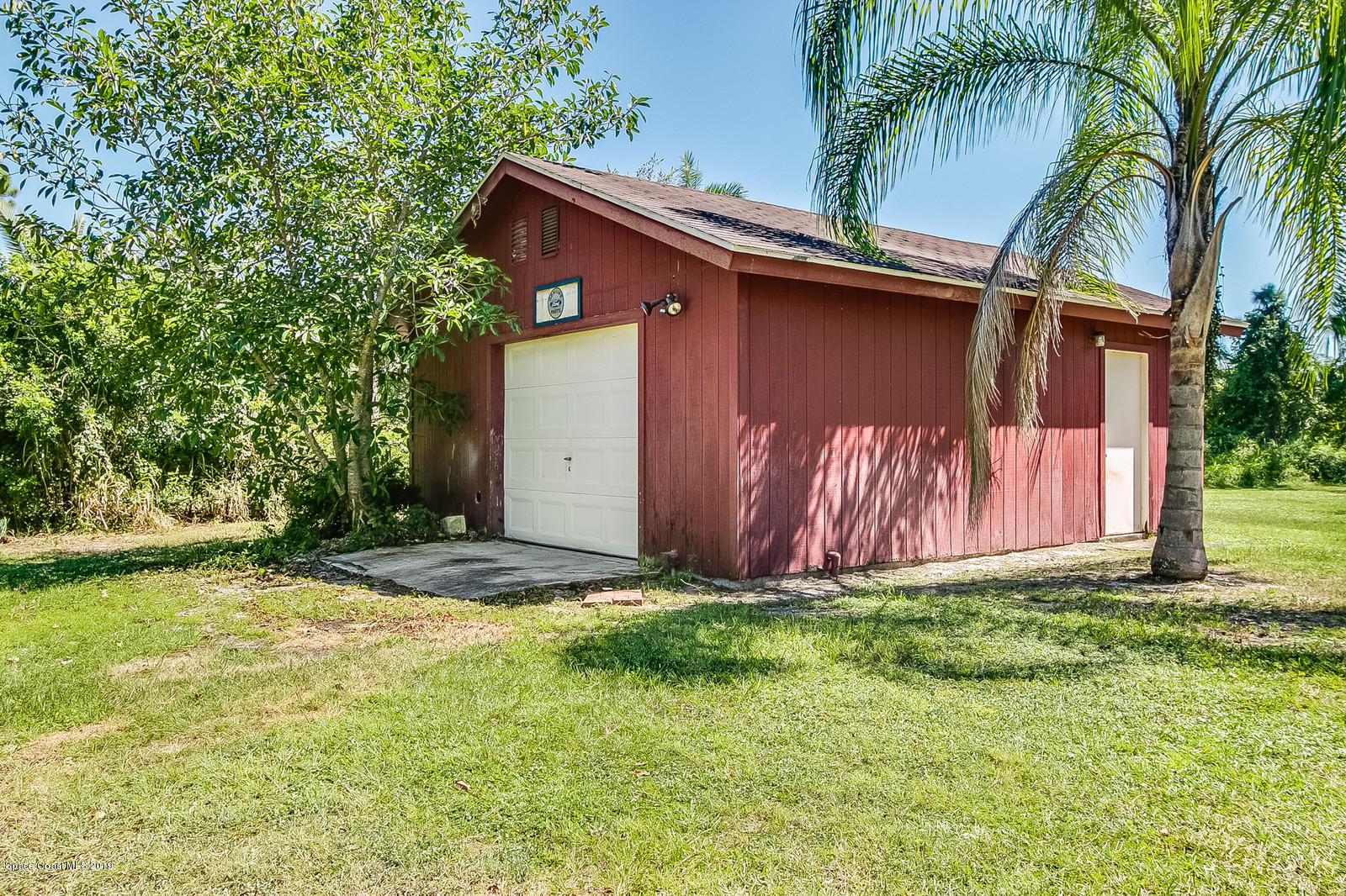 1695 Emmaus Road Northwest Palm Bay, FL 32907 - Photo 29 of 30 a view of a backyard with a plants