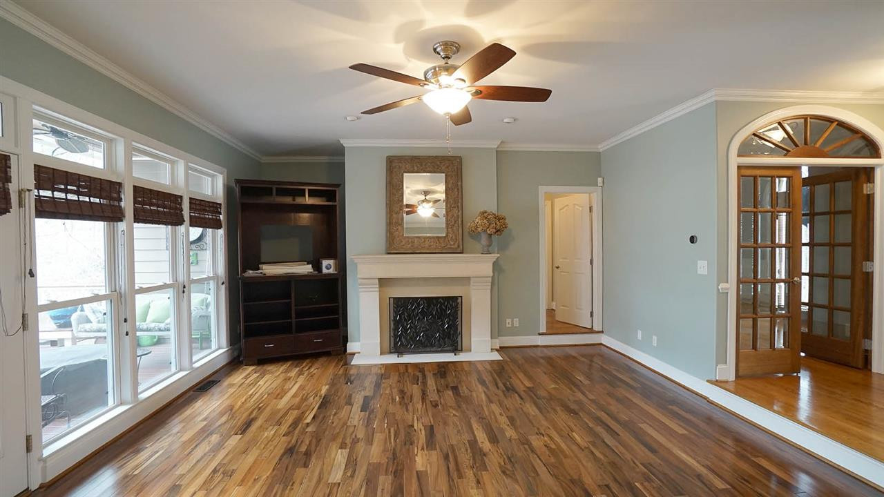 2708 Alloway Court Raleigh, NC 27606 - Photo 11 of 29 Living Room