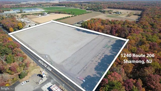 a view of a tennis court