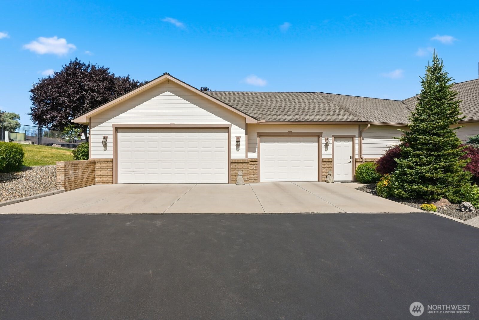 332 Marisa Hill Road Selah, WA 98942 - Photo 2 of 40