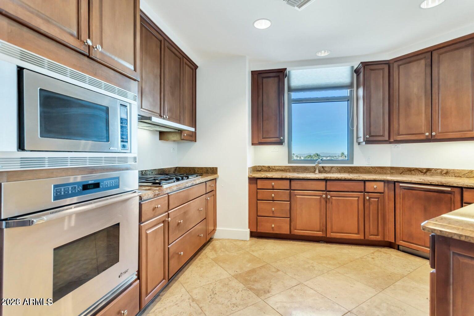 2211 East Camelback Road, Unit 409 Phoenix, AZ 85016 - Photo 7 of 55 10
