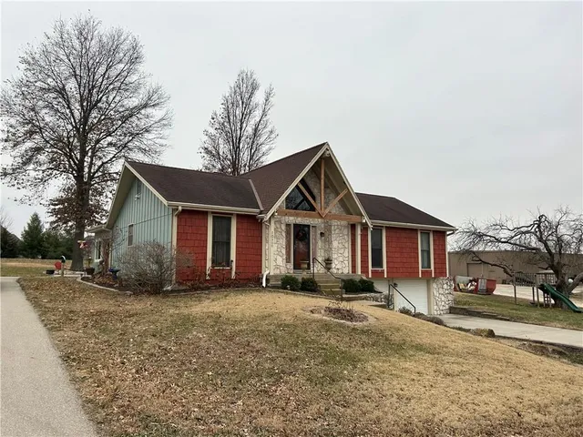 $1,100,000 | 10500 West 167th Street, Overland Park, KS 66221