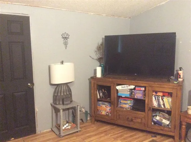 a view of livingroom with furniture