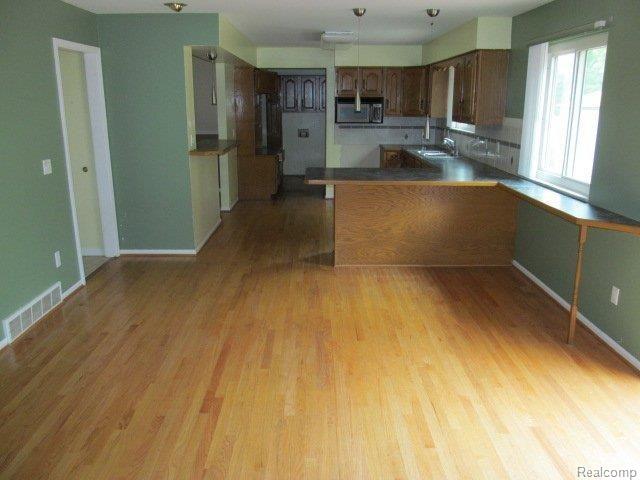 261-946188 - Dining Room (2).JPG