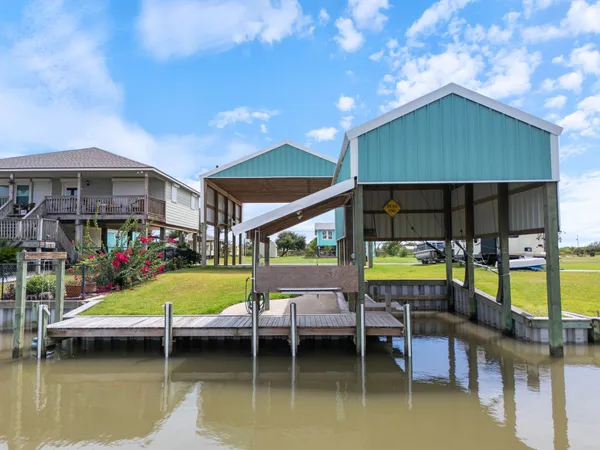 $185,000 | 3569 County Road 202, Sargent, TX 77414