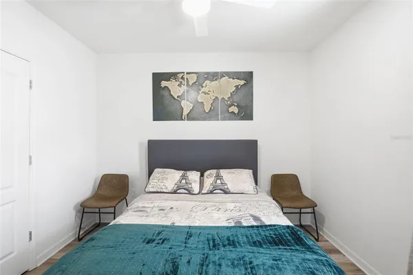 a view of a livingroom with furniture