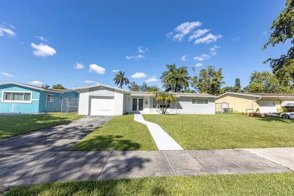 $4,550 | 475 Northeast 142nd Street, North Miami, FL 33161