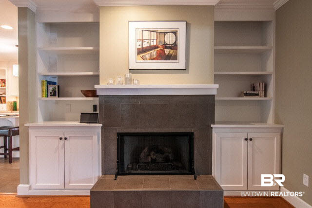 133 McGregor Avenue Mobile, AL 36608 - Photo 9 of 38 Custom Built-in Shelving