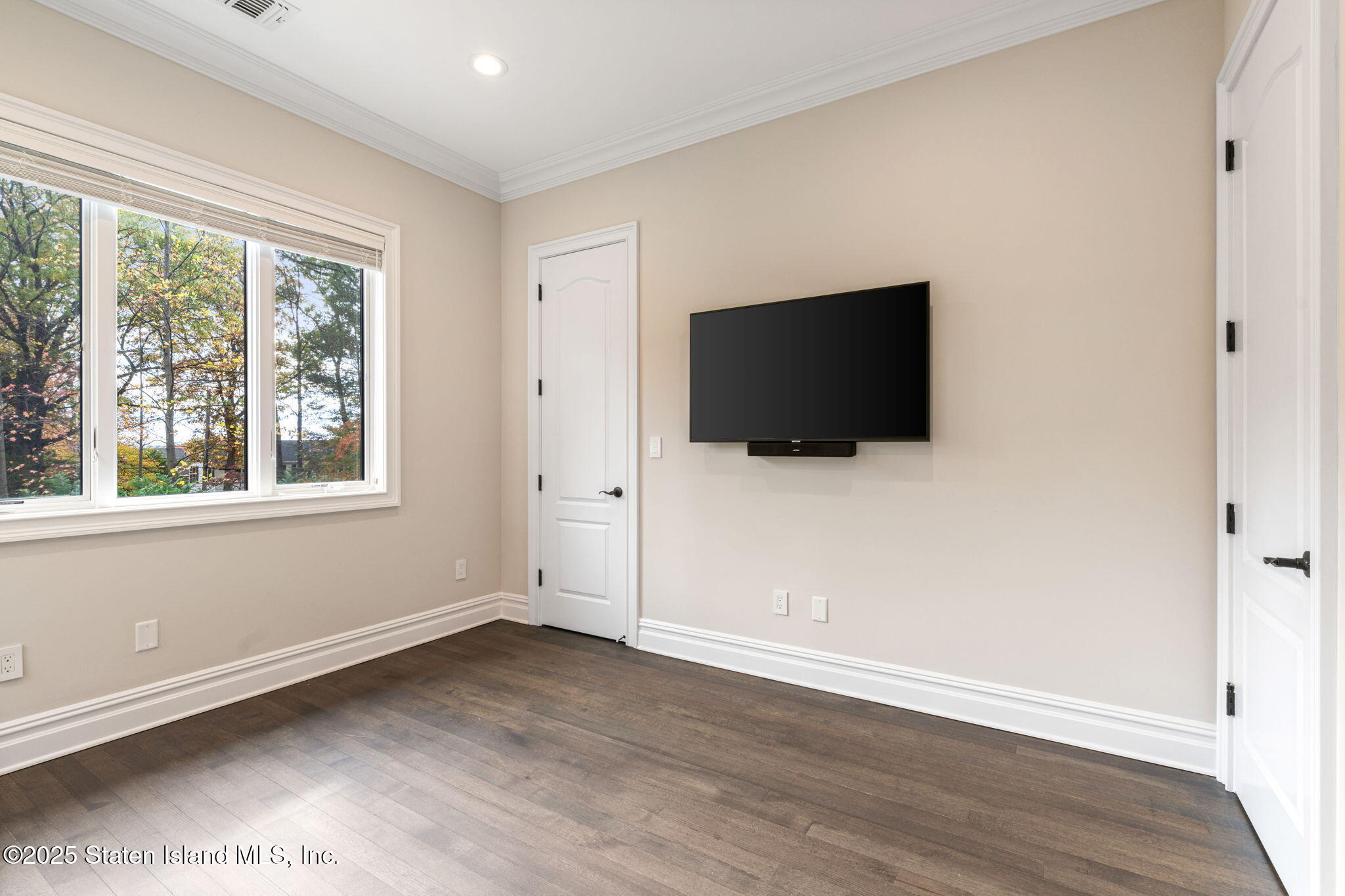 312 London Road Staten Island, NY 10306 - Photo 50 of 82 321 London Rd Bedroom