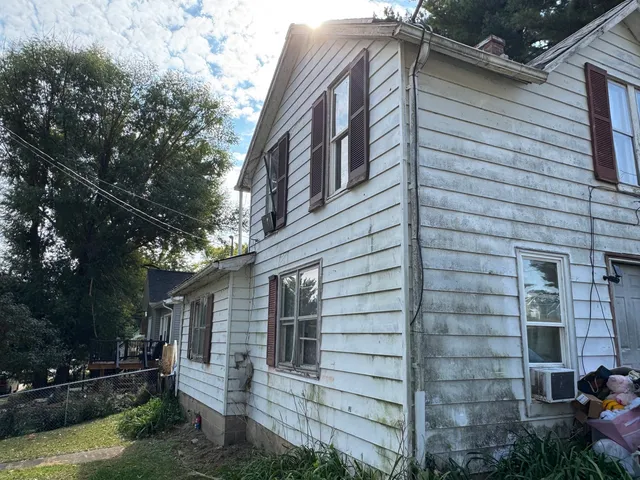 a view of house with backyard