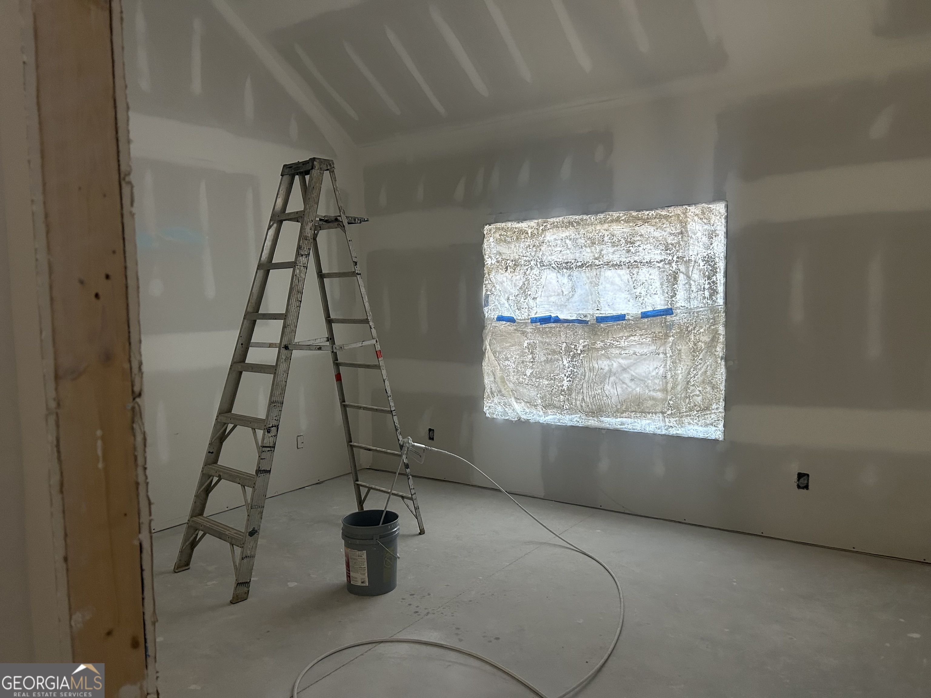 631 Old Summerville Road Northwest Rome, GA 30165 - Photo 8 of 22 an empty room with windows