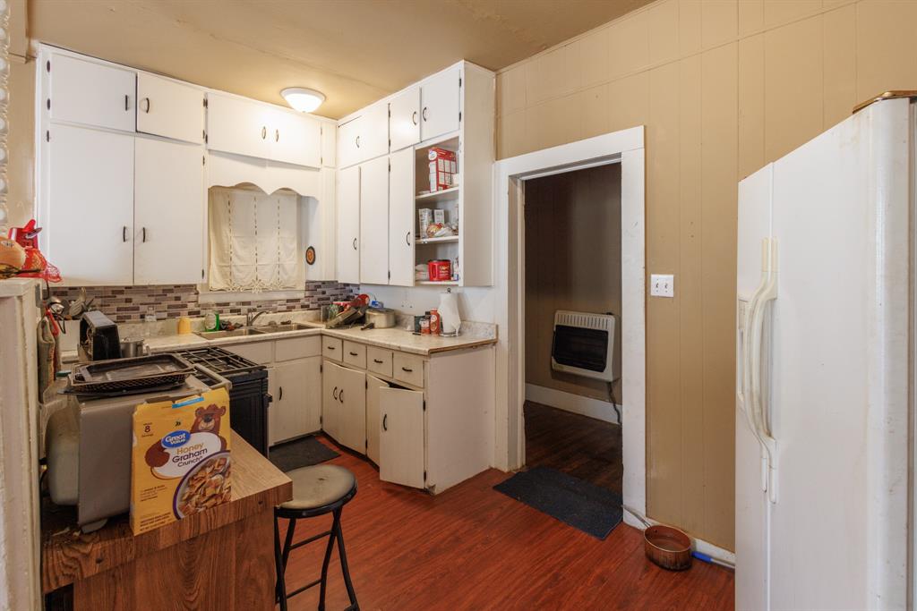 2202 Chester Street Sweetwater, TX 79556 - Photo 14 of 21 a room with storage and utility