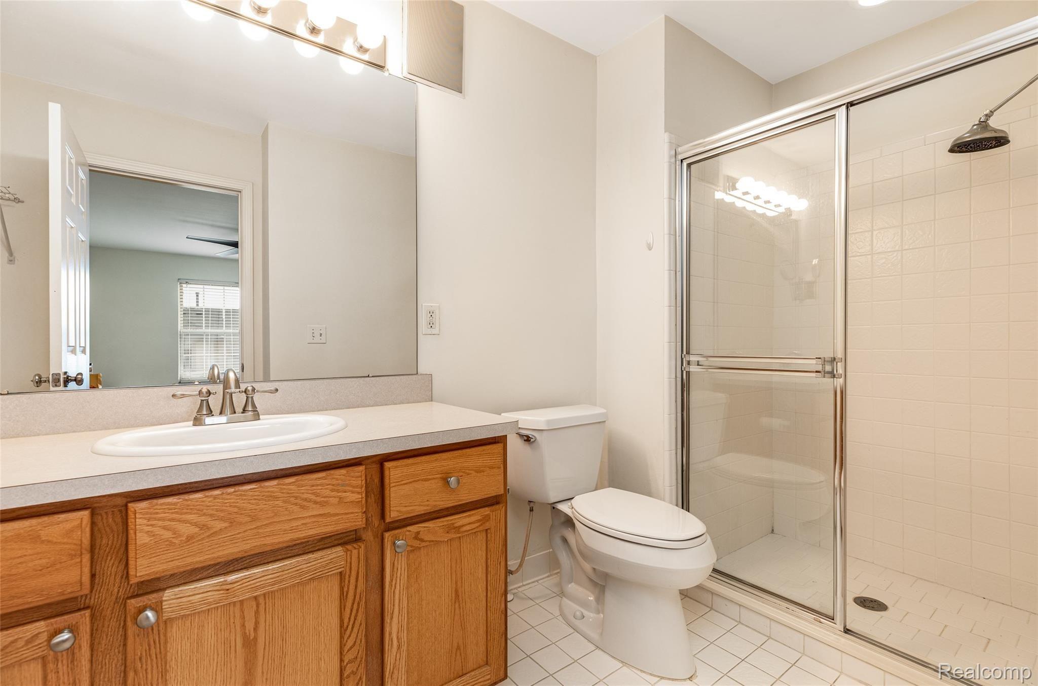 1411 Raliegh Place Troy, MI 48084 - Photo 22 of 27 21.MasterBathroom