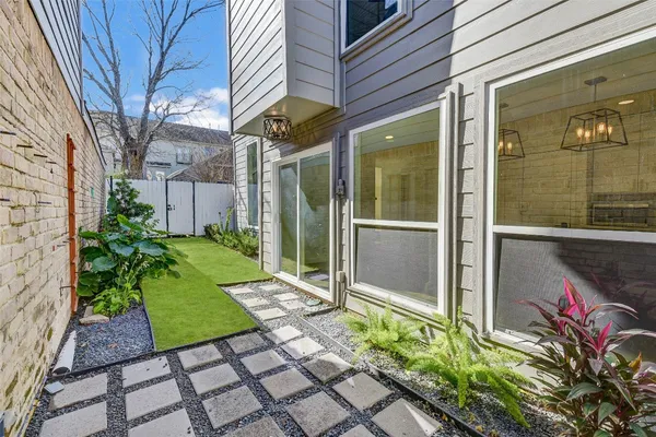 $2,900 | 5103 Austin Street, Houston, TX 77004