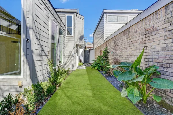 $2,900 | 5103 Austin Street, Houston, TX 77004