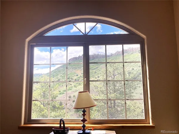 a view of a window in the room