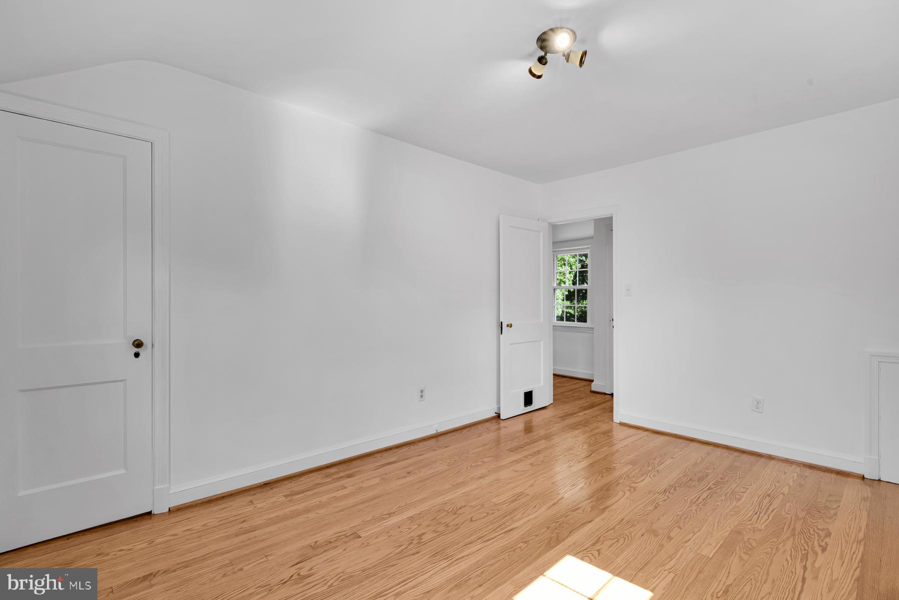 9301 Glenville Road Silver Spring, MD 20901 - Photo 21 of 29 Bedroom 3