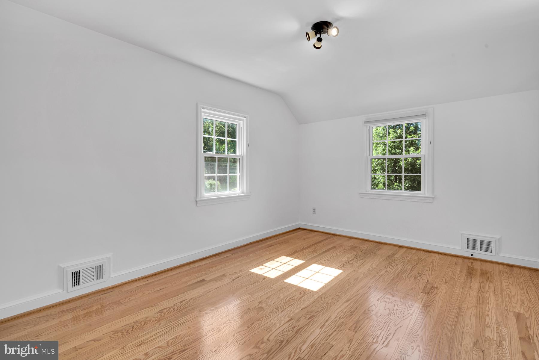 9301 Glenville Road Silver Spring, MD 20901 - Photo 22 of 29 Bedroom 3