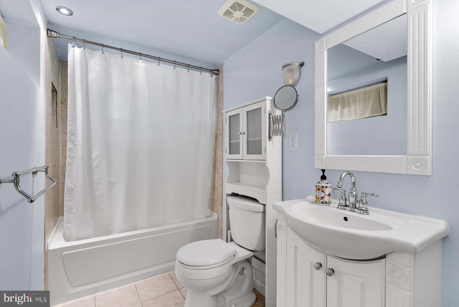 9301 Glenville Road Silver Spring, MD 20901 - Photo 23 of 29 Bathroom 2