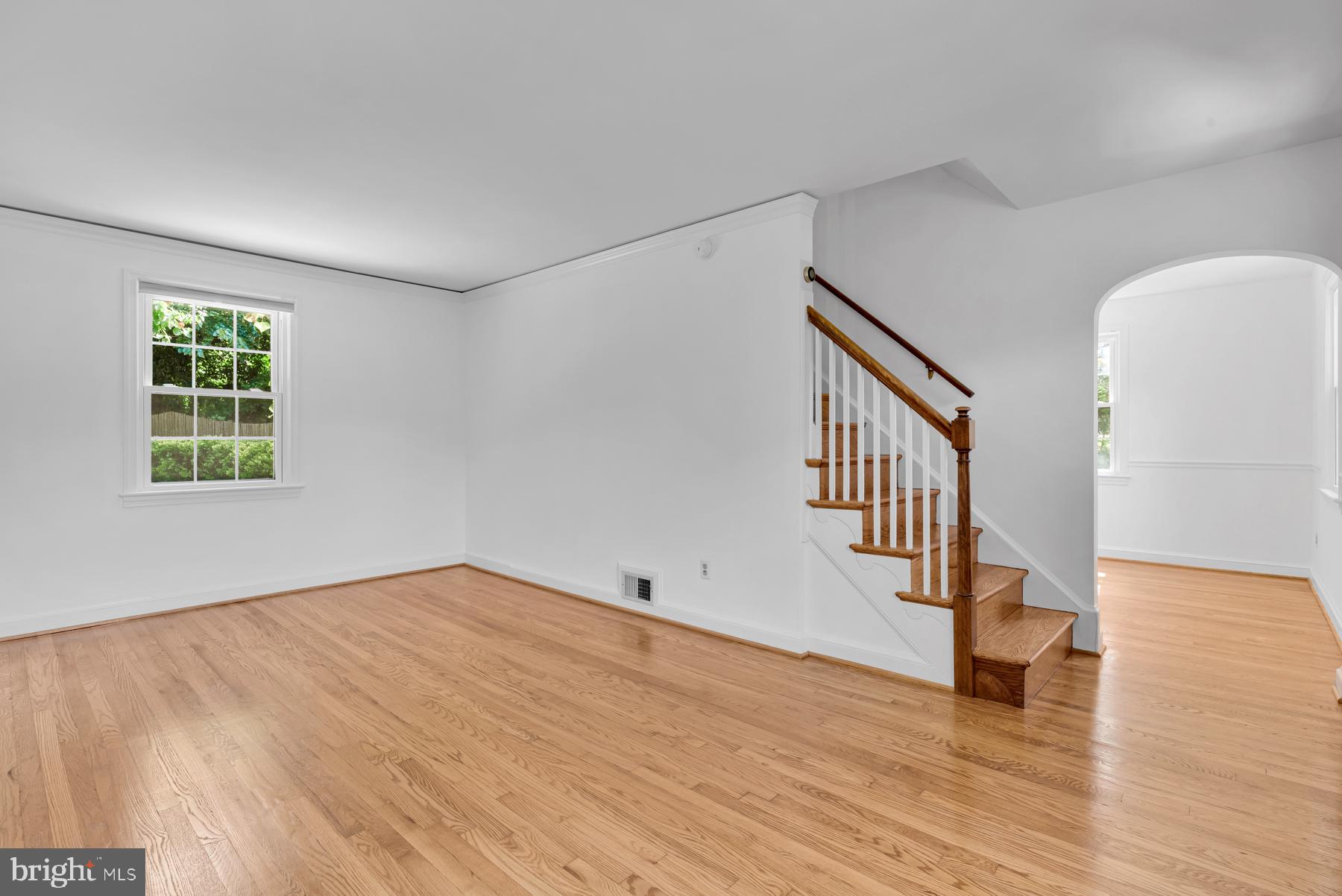 9301 Glenville Road Silver Spring, MD 20901 - Photo 6 of 29 Living Room