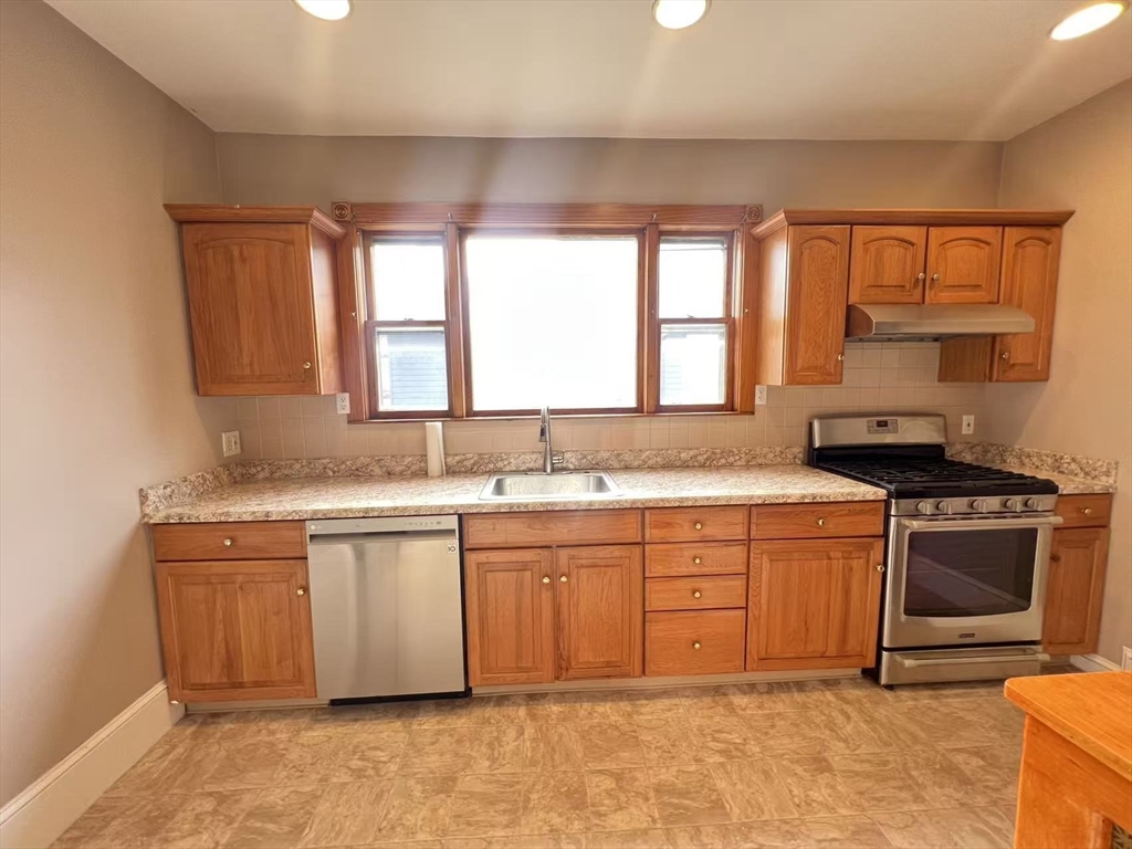 9 St James Road, Unit 9 Medford, MA 02155 - Photo 6 of 14